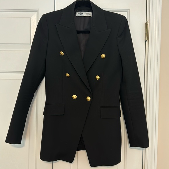 Zara Jackets & Blazers - Zara blazer with gold buttons